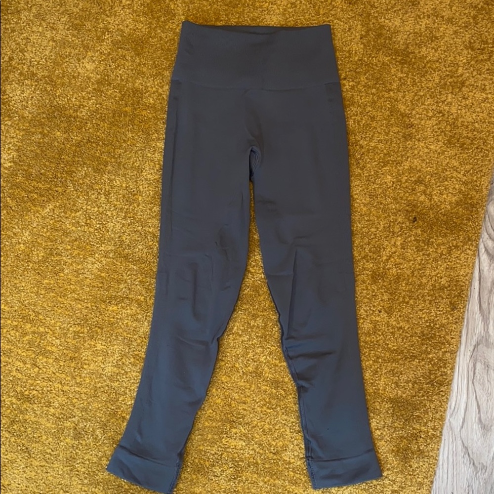 Gray lululemon leggings cropped